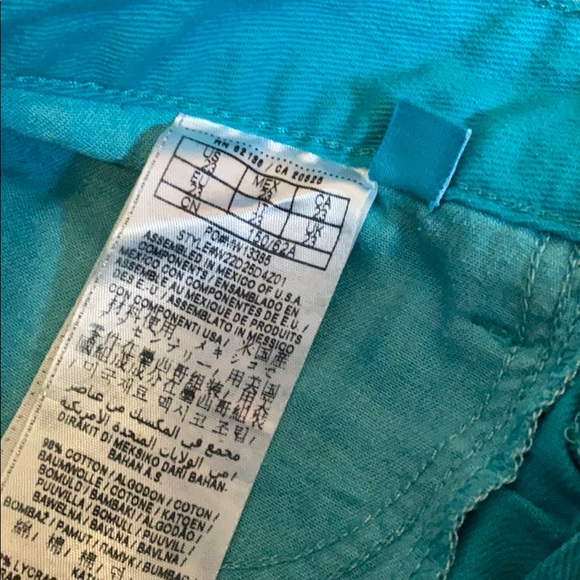 Guess booty short - Picture 4 of 4